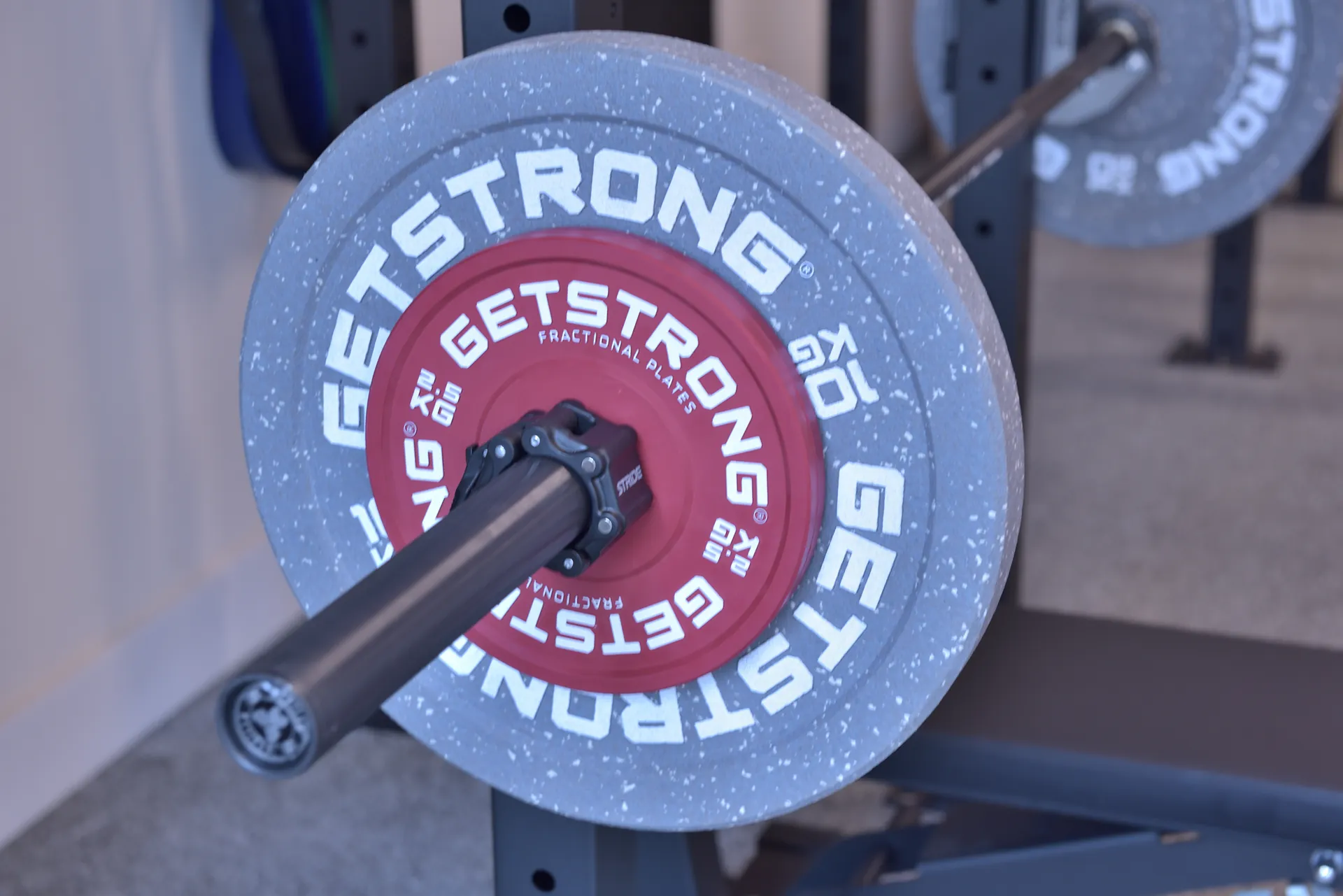 Disco GETSTRONG en un rack de Studio 110